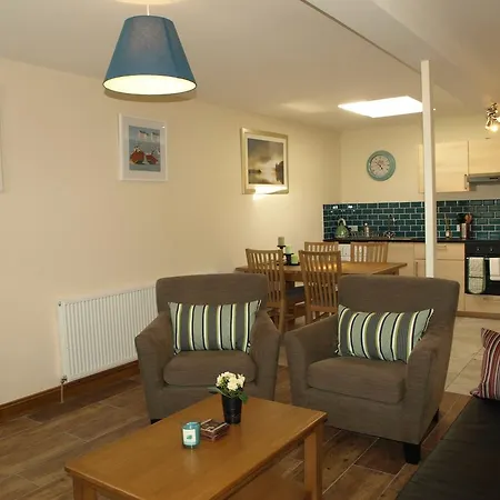 Argyle Lodge Rush