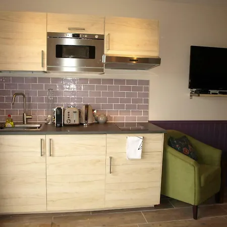 Argyle Lodge * Rush