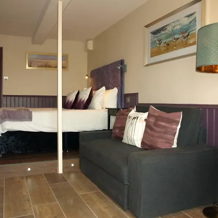 Argyle Lodge *